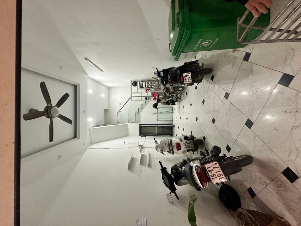 Bán nhà Bùi Xương Trạch - diện tích 33m2 5 tầng - ô tô đỗ cửa - giá 9,6 tỷ