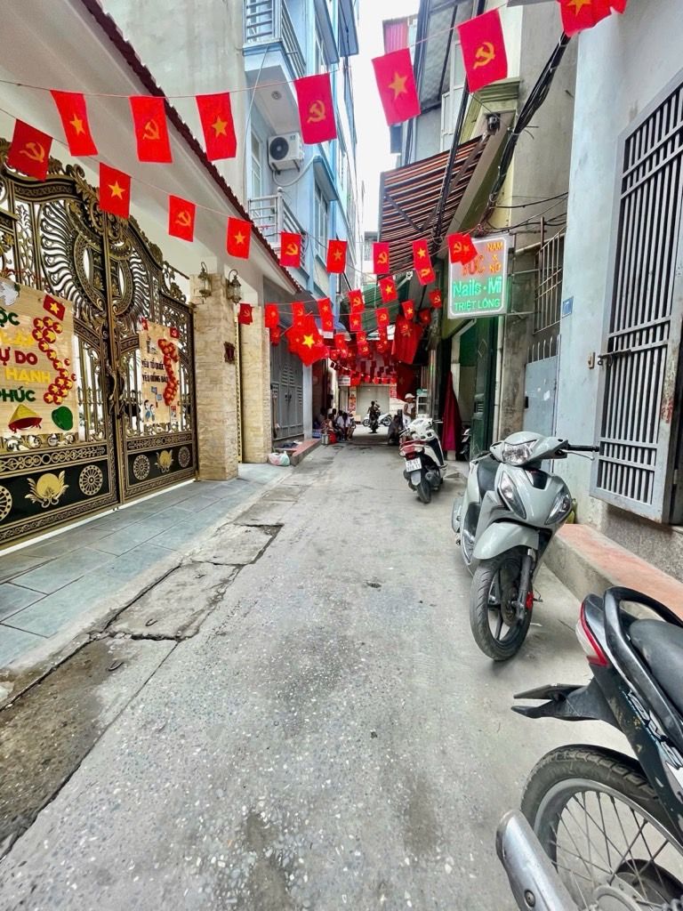 Bán nhà Bùi Xương Trạch - diện tích 33m2 5 tầng - ô tô đỗ cửa - giá 9,6 tỷ