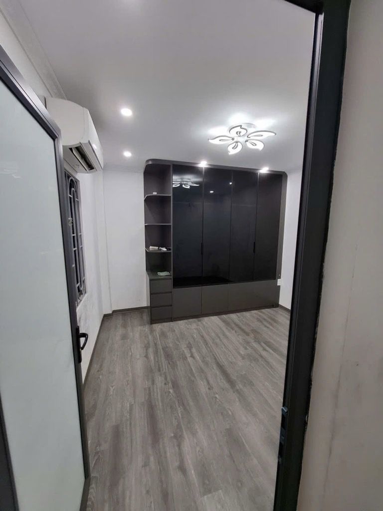 Bán nhà Bùi Xương Trạch - diện tích 33m2 5 tầng - ô tô đỗ cửa - giá 9,6 tỷ