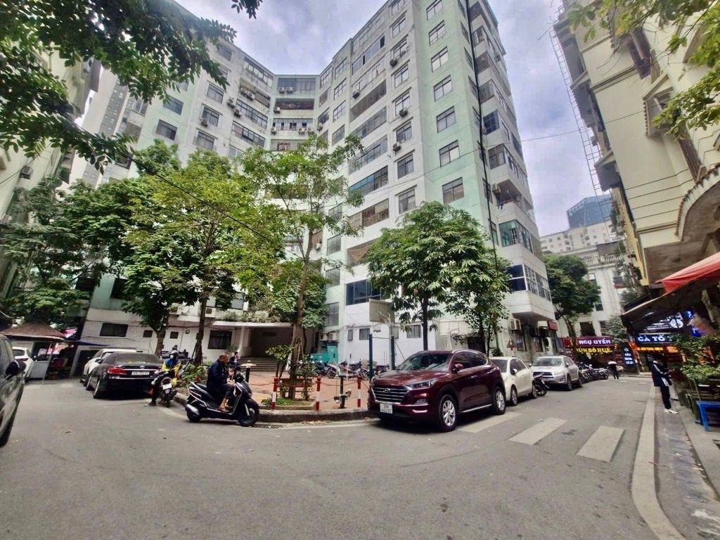 Bán nhà Nguyễn Tuân - diện tích 90.6m2 2 tầng - Lô góc ngay ngã tư - giá 9,5 tỷ