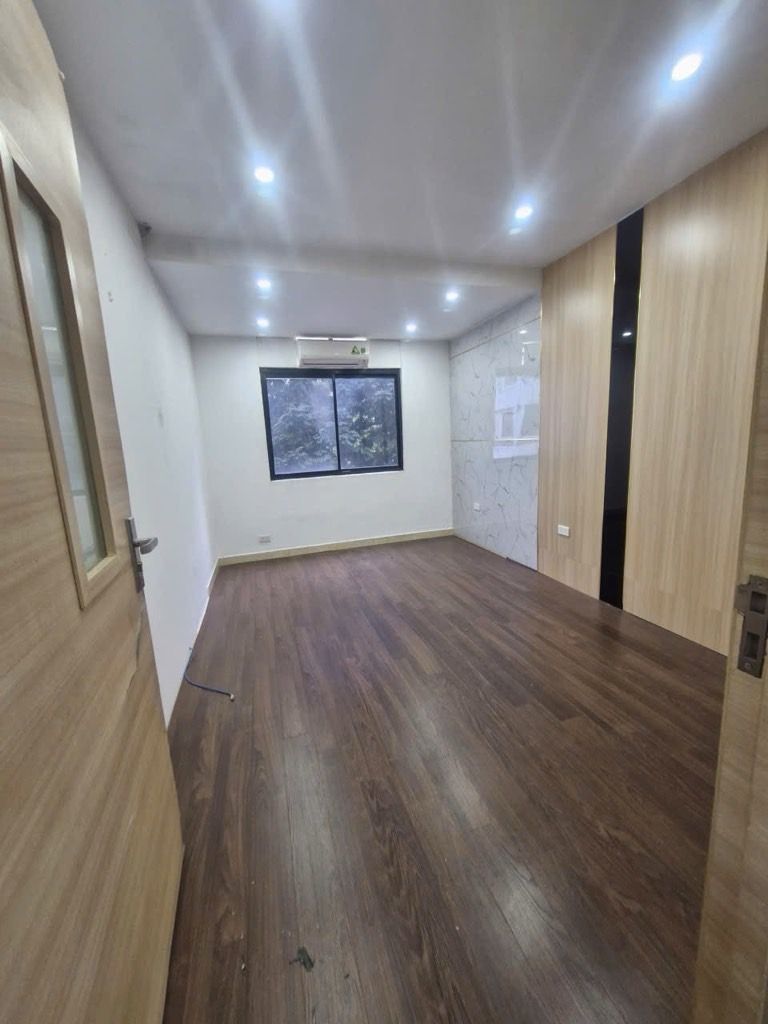 Bán nhà Nguyễn Tuân - diện tích 90.6m2 2 tầng - Lô góc ngay ngã tư - giá 9,5 tỷ