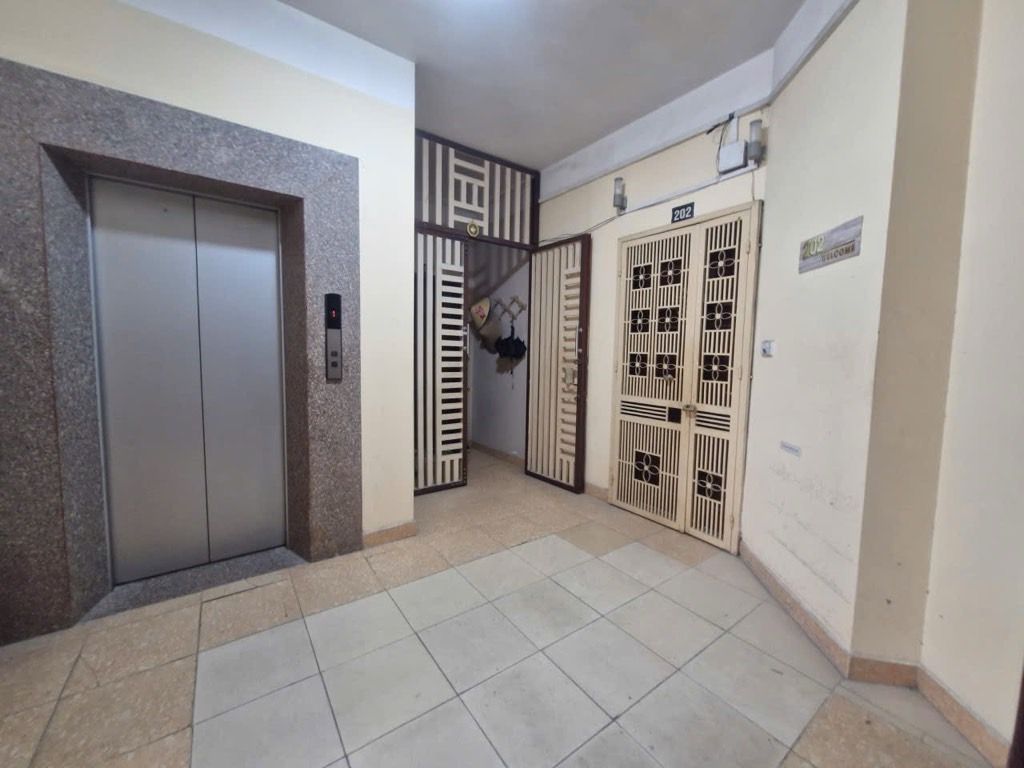 Bán nhà Nguyễn Tuân - diện tích 90.6m2 2 tầng - Lô góc ngay ngã tư - giá 9,5 tỷ