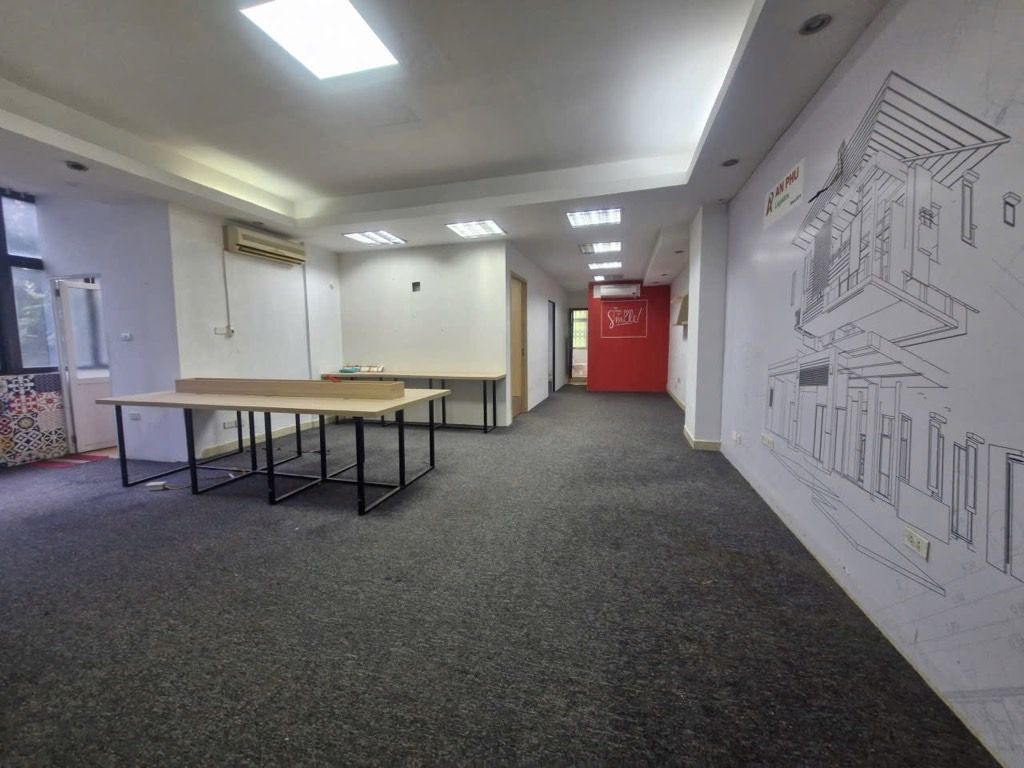 Bán nhà Nguyễn Tuân - diện tích 90.6m2 2 tầng - Lô góc ngay ngã tư - giá 9,5 tỷ