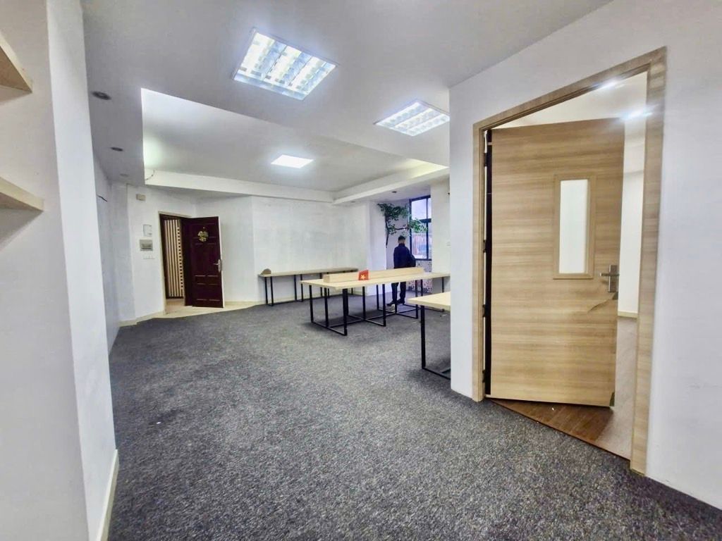 Bán nhà Nguyễn Tuân - diện tích 90.6m2 2 tầng - Lô góc ngay ngã tư - giá 9,5 tỷ