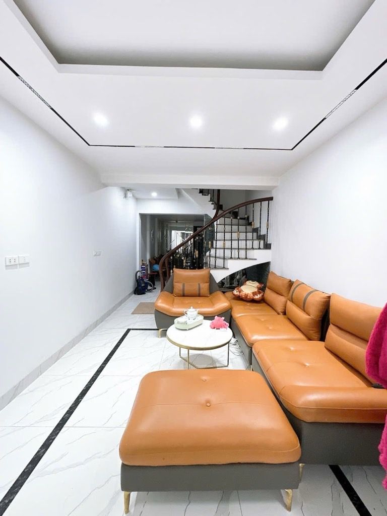 Bán nhà Kim Ngưu - diện tích 46.4m2 3 tầng - Ngõ thông ô tô ra vào - giá 14 tỷ