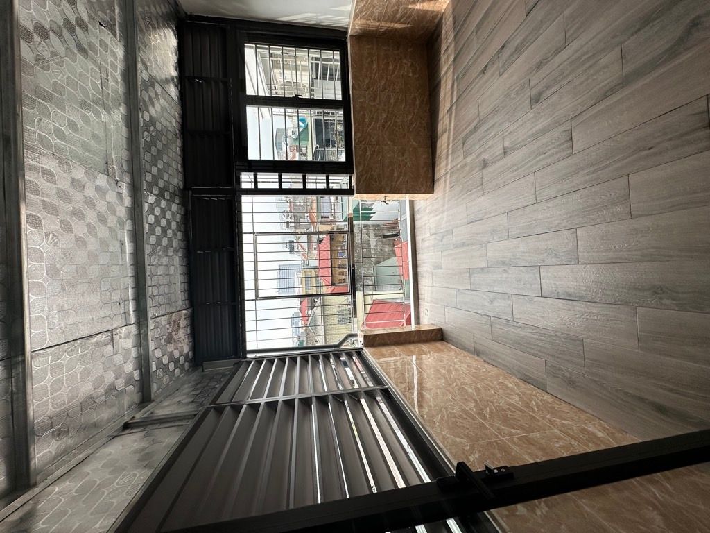 Bán nhà Đông Thiên - diện tích 36m2 6 tầng - Nhà đẹp hiếm có - giá 8,5 tỷ