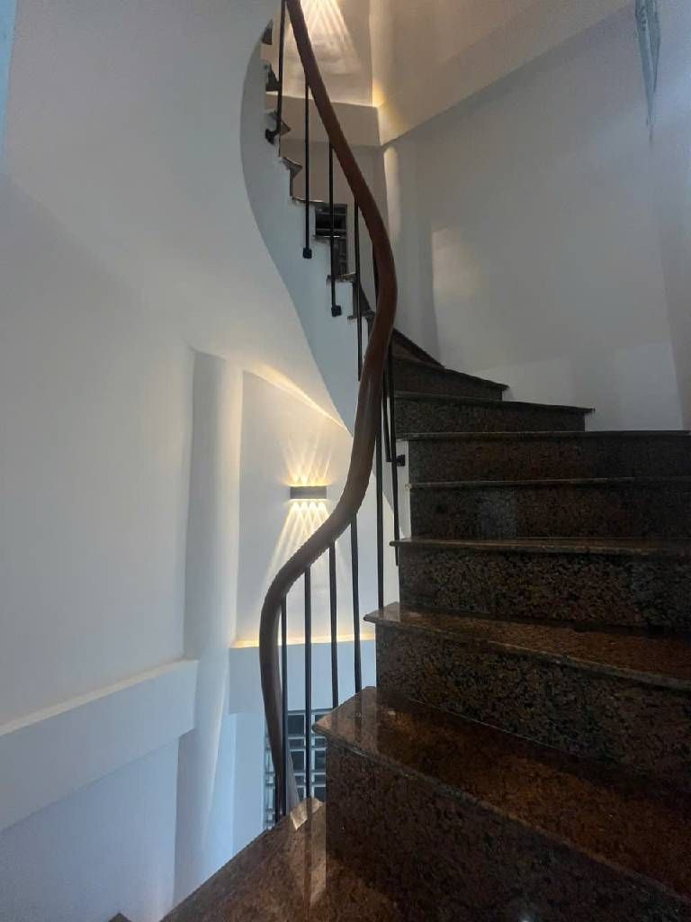 Bán nhà Hoàng Mai - diện tích 35.1m2 6 tầng - Ngõ siêu nông ba gác đỗ cửa - giá 7,8 tỷ