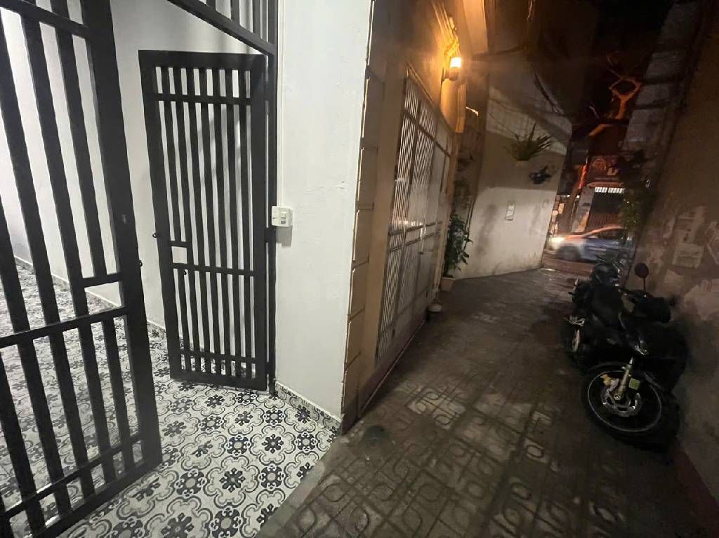 Bán nhà Hoàng Mai - diện tích 35.1m2 6 tầng - Ngõ siêu nông ba gác đỗ cửa - giá 7,8 tỷ