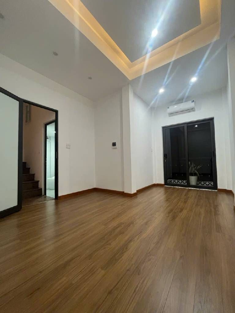 Bán nhà Hoàng Mai - diện tích 35.1m2 6 tầng - Ngõ siêu nông ba gác đỗ cửa - giá 7,8 tỷ