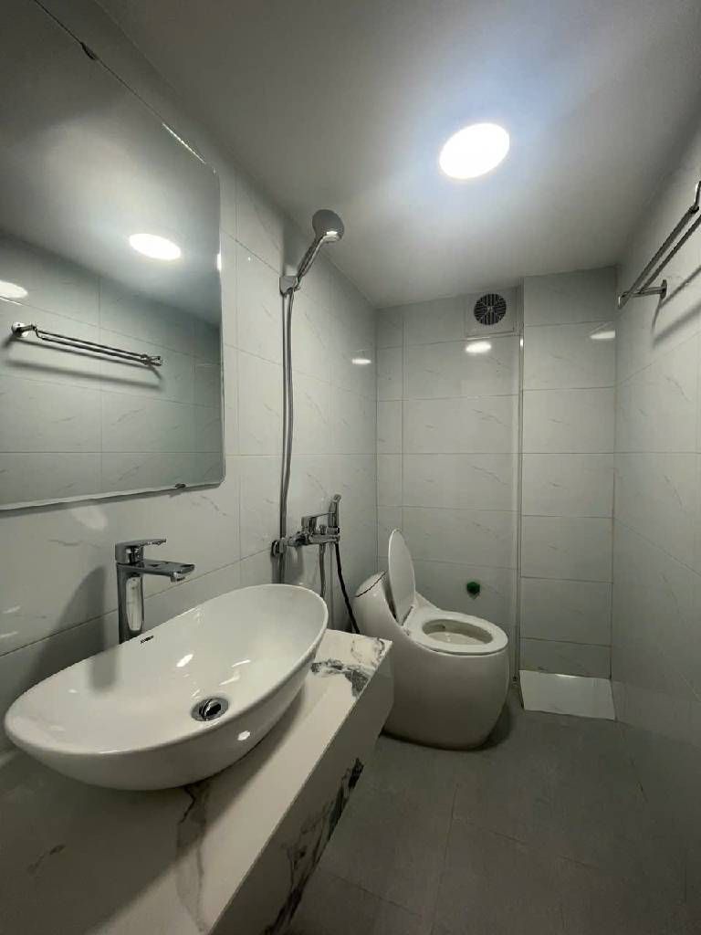 Bán nhà Hoàng Mai - diện tích 35.1m2 6 tầng - Ngõ siêu nông ba gác đỗ cửa - giá 7,8 tỷ