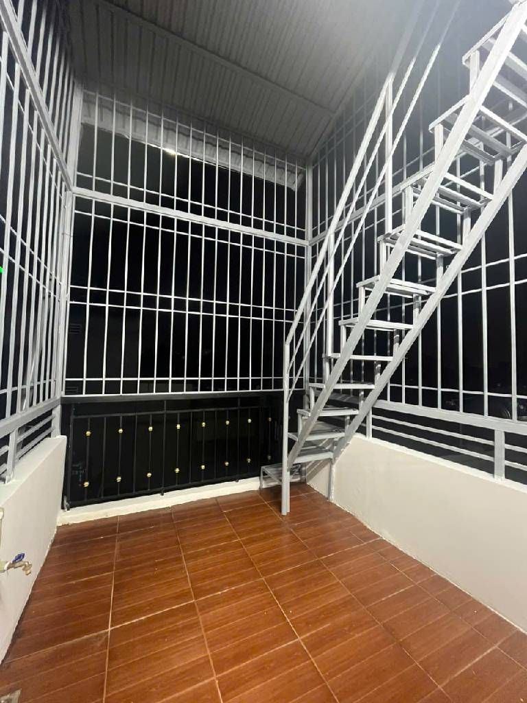 Bán nhà Hoàng Mai - diện tích 35.1m2 6 tầng - Ngõ siêu nông ba gác đỗ cửa - giá 7,8 tỷ