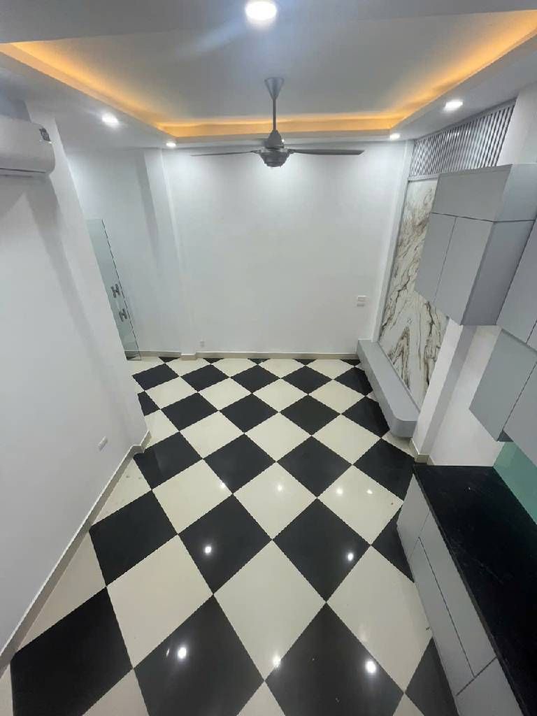 Bán nhà Hoàng Mai - diện tích 35.1m2 6 tầng - Ngõ siêu nông ba gác đỗ cửa - giá 7,8 tỷ