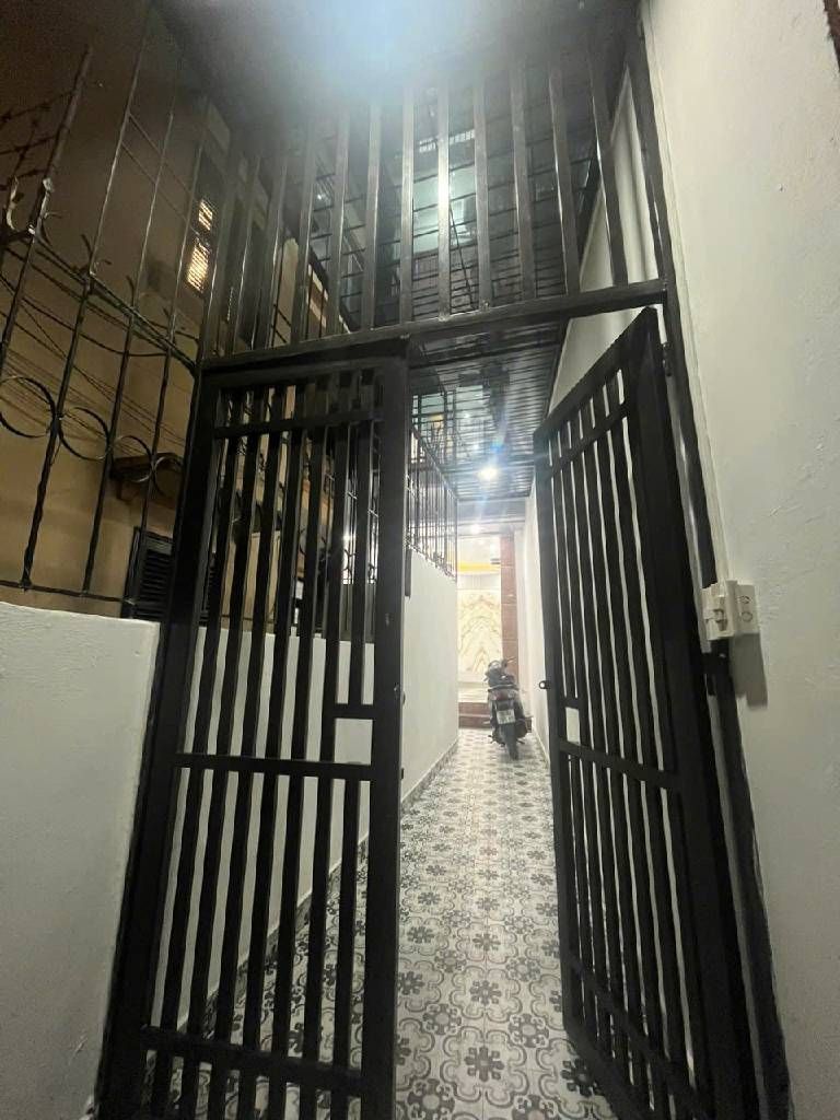 Bán nhà Hoàng Mai - diện tích 35.1m2 6 tầng - Ngõ siêu nông ba gác đỗ cửa - giá 7,8 tỷ