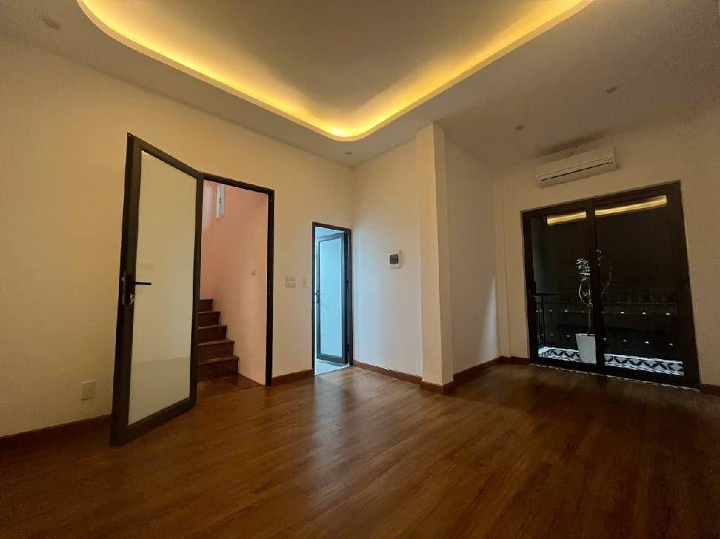 Bán nhà Hoàng Mai - diện tích 35.1m2 6 tầng - Ngõ siêu nông ba gác đỗ cửa - giá 7,8 tỷ