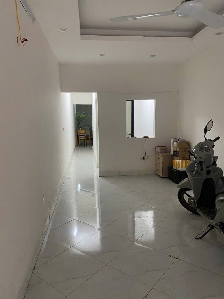 Bán nhà Vĩnh Hưng - diện tích 50.6m2 2 tầng - Ngõ ô tô con vào tận cửa, di chuyển thuận tiện - giá 5,4 tỷ