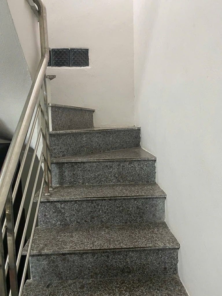 Bán nhà Vĩnh Hưng - diện tích 50.6m2 2 tầng - Ngõ ô tô con vào tận cửa, di chuyển thuận tiện - giá 5,4 tỷ