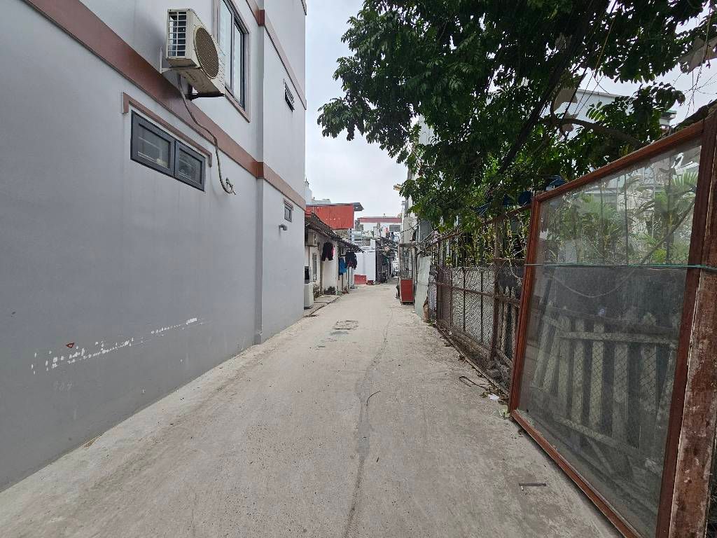 Bán nhà Giải Phóng - diện tích 28m2 3 tầng - Nhà mới ở ngay - giá 4,4 tỷ