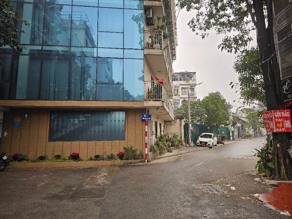 Bán nhà Giải Phóng - diện tích 28m2 3 tầng - Nhà mới ở ngay - giá 4,4 tỷ