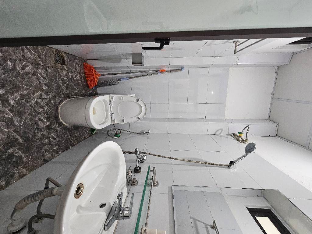 Bán nhà Giải Phóng - diện tích 28m2 3 tầng - Nhà mới ở ngay - giá 4,4 tỷ