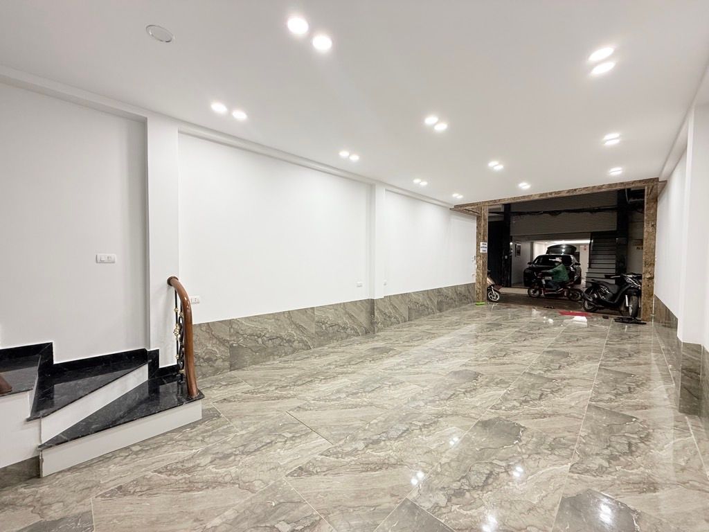 Bán nhà Hoàng Mai - diện tích 47m2 6 tầng - Ô TÔ TRÁNH - giá 20 tỷ