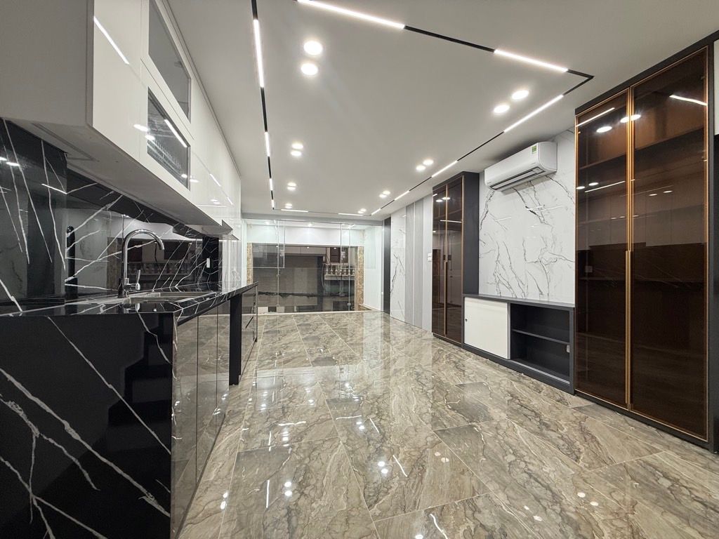 Bán nhà Hoàng Mai - diện tích 47m2 6 tầng - Ô TÔ TRÁNH - giá 20 tỷ