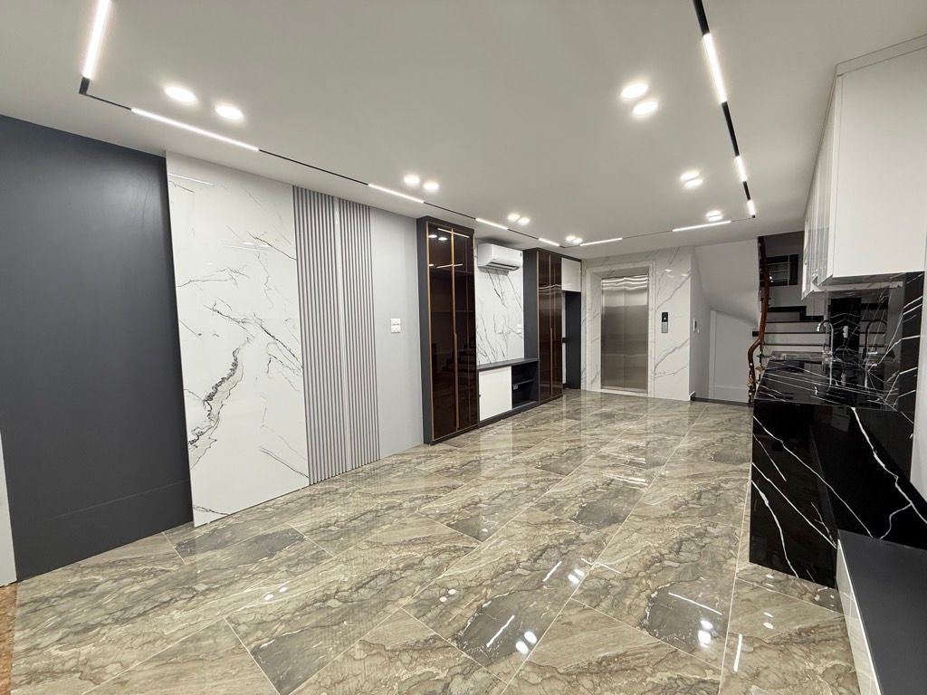 Bán nhà Hoàng Mai - diện tích 47m2 6 tầng - Ô TÔ TRÁNH - giá 20 tỷ