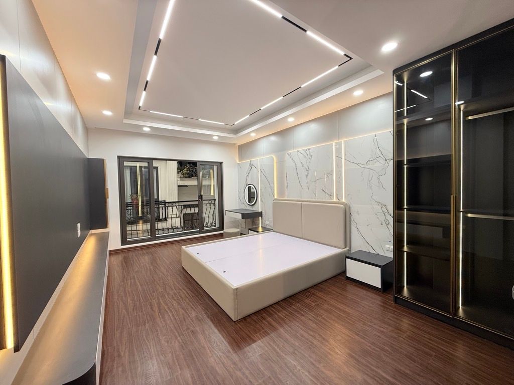 Bán nhà Hoàng Mai - diện tích 47m2 6 tầng - Ô TÔ TRÁNH - giá 20 tỷ