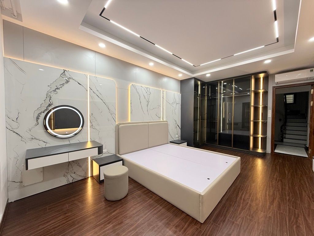 Bán nhà Hoàng Mai - diện tích 47m2 6 tầng - Ô TÔ TRÁNH - giá 20 tỷ