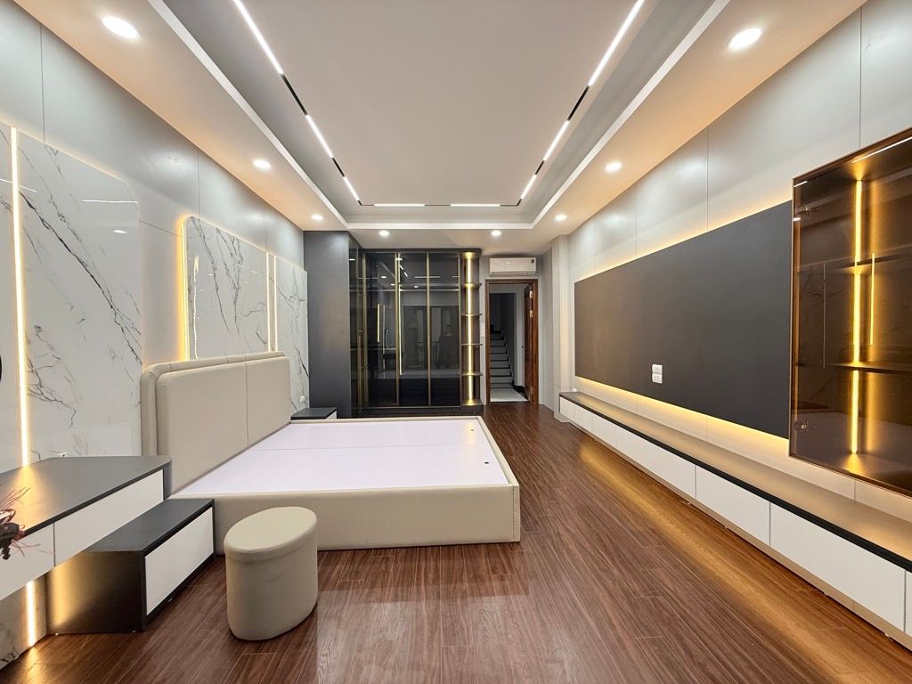 Bán nhà Hoàng Mai - diện tích 47m2 6 tầng - Ô TÔ TRÁNH - giá 20 tỷ