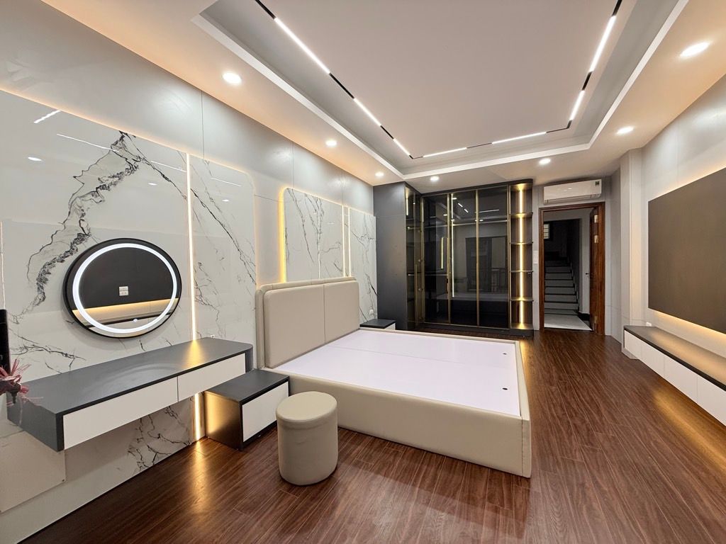 Bán nhà Hoàng Mai - diện tích 47m2 6 tầng - Ô TÔ TRÁNH - giá 20 tỷ