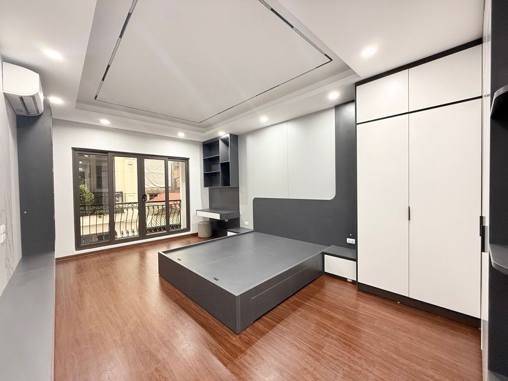 Bán nhà Hoàng Mai - diện tích 47m2 6 tầng - Ô TÔ TRÁNH - giá 20 tỷ