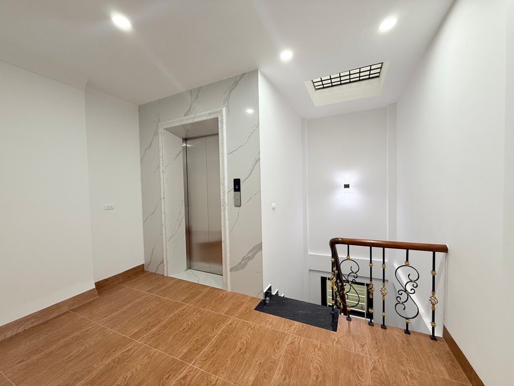 Bán nhà Hoàng Mai - diện tích 47m2 6 tầng - Ô TÔ TRÁNH - giá 20 tỷ