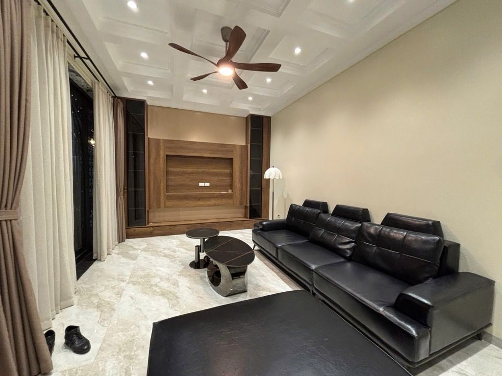 Bán nhà Lò Đúc - diện tích 35.8m2 6 tầng - Nhà lô góc, thang máy, tặng nội thất sang trọng - giá 17,5 tỷ