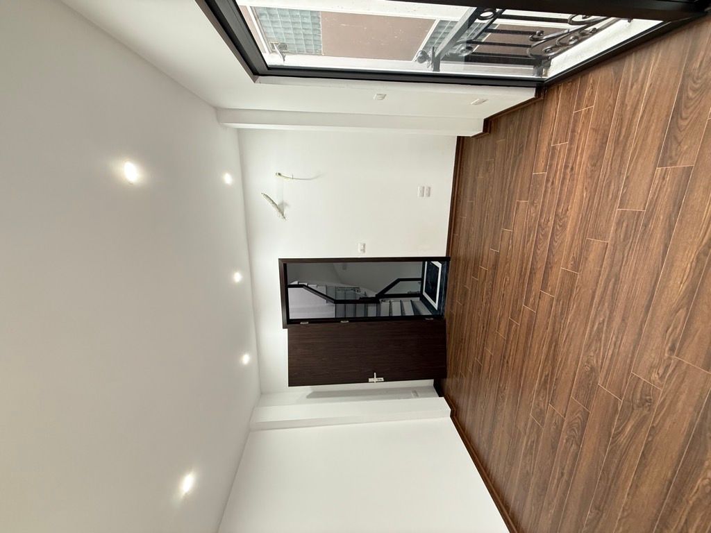 Bán nhà Ngõ Quỳnh - diện tích 27m2 5 tầng - Lô góc, nhà mới - giá 10 tỷ