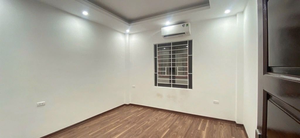 Bán nhà Nguyễn Khoái - diện tích 43.4m2 5 tầng - ô tô tránh - giá 15,9 tỷ