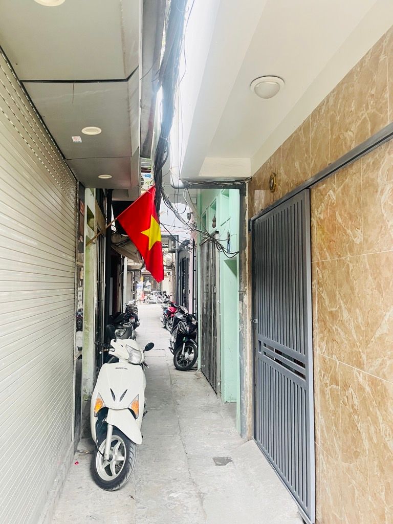 Bán nhà Nguyễn Khoái - diện tích 43.4m2 5 tầng - ô tô tránh - giá 15,9 tỷ