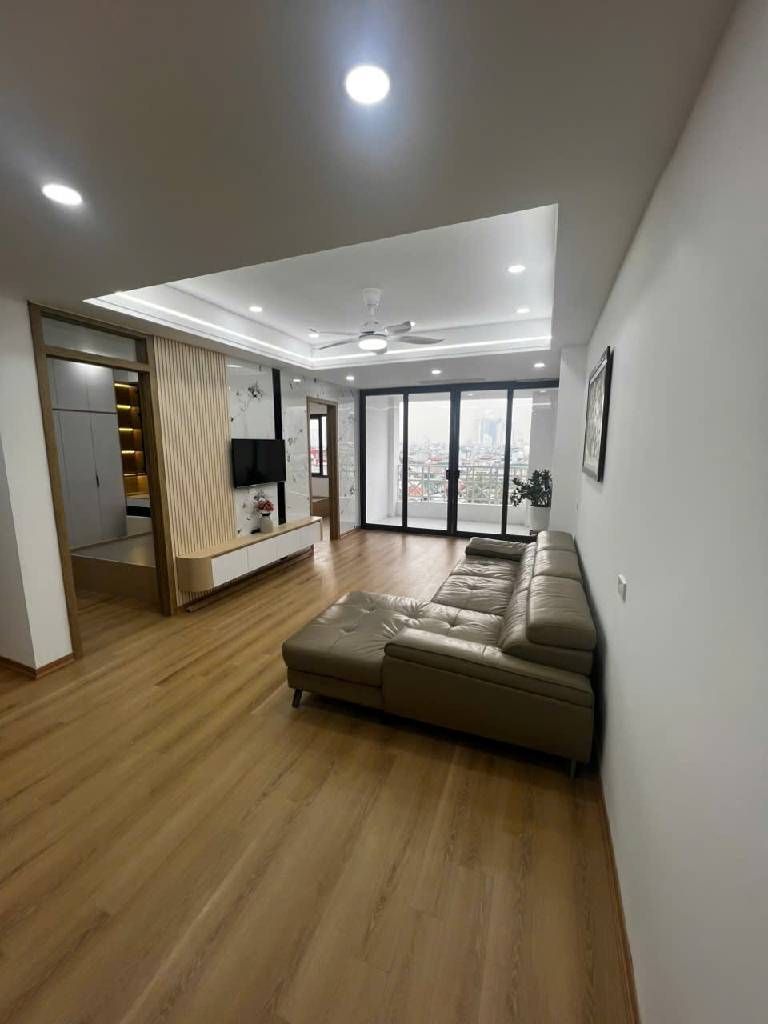 Bán nhà Tân Mai - diện tích 66,7m2 9 tầng - Nhà đẹp hiếm có - giá 5,7 tỷ