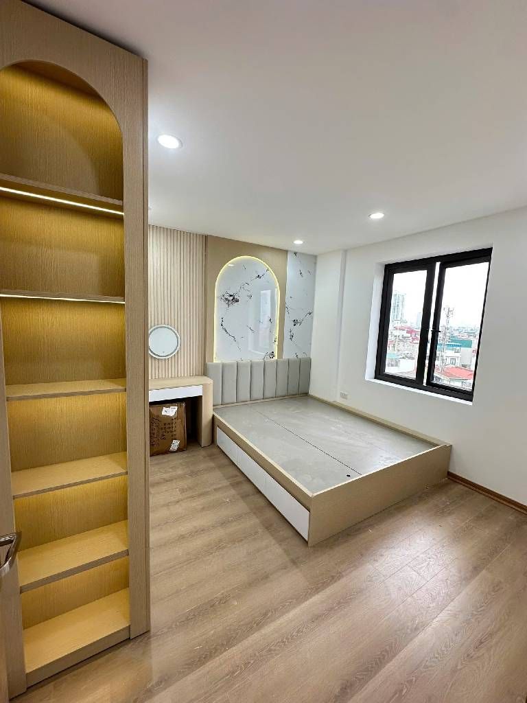 Bán nhà Tân Mai - diện tích 66,7m2 9 tầng - Nhà đẹp hiếm có - giá 5,7 tỷ