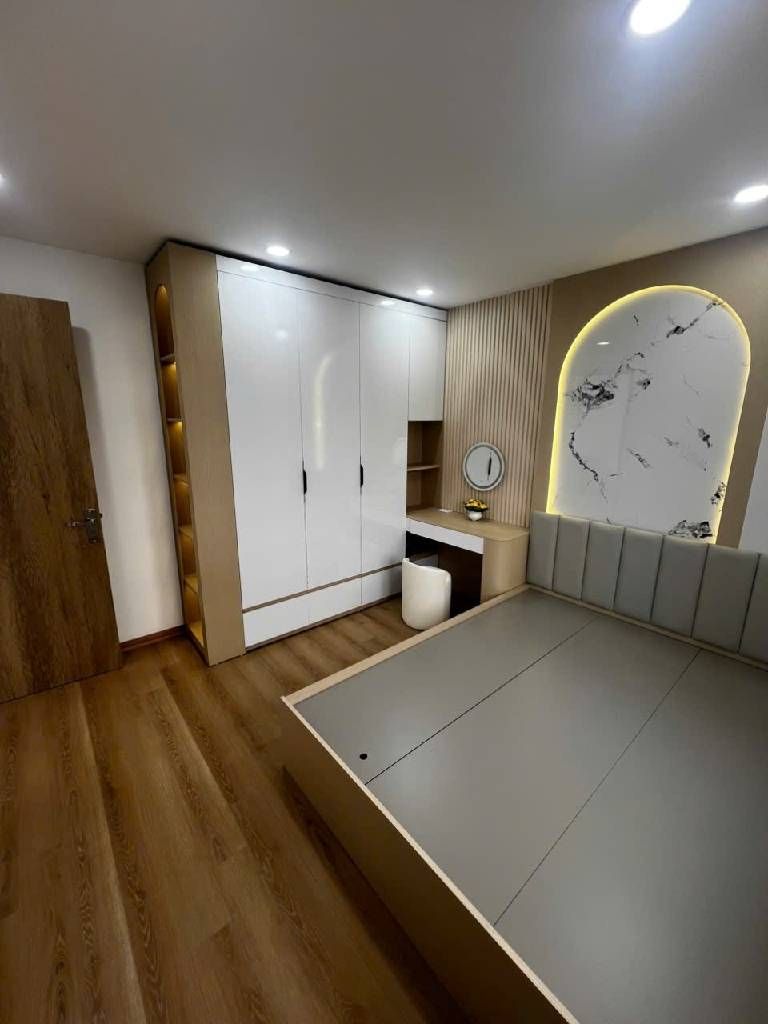 Bán nhà Tân Mai - diện tích 66,7m2 9 tầng - Nhà đẹp hiếm có - giá 5,7 tỷ