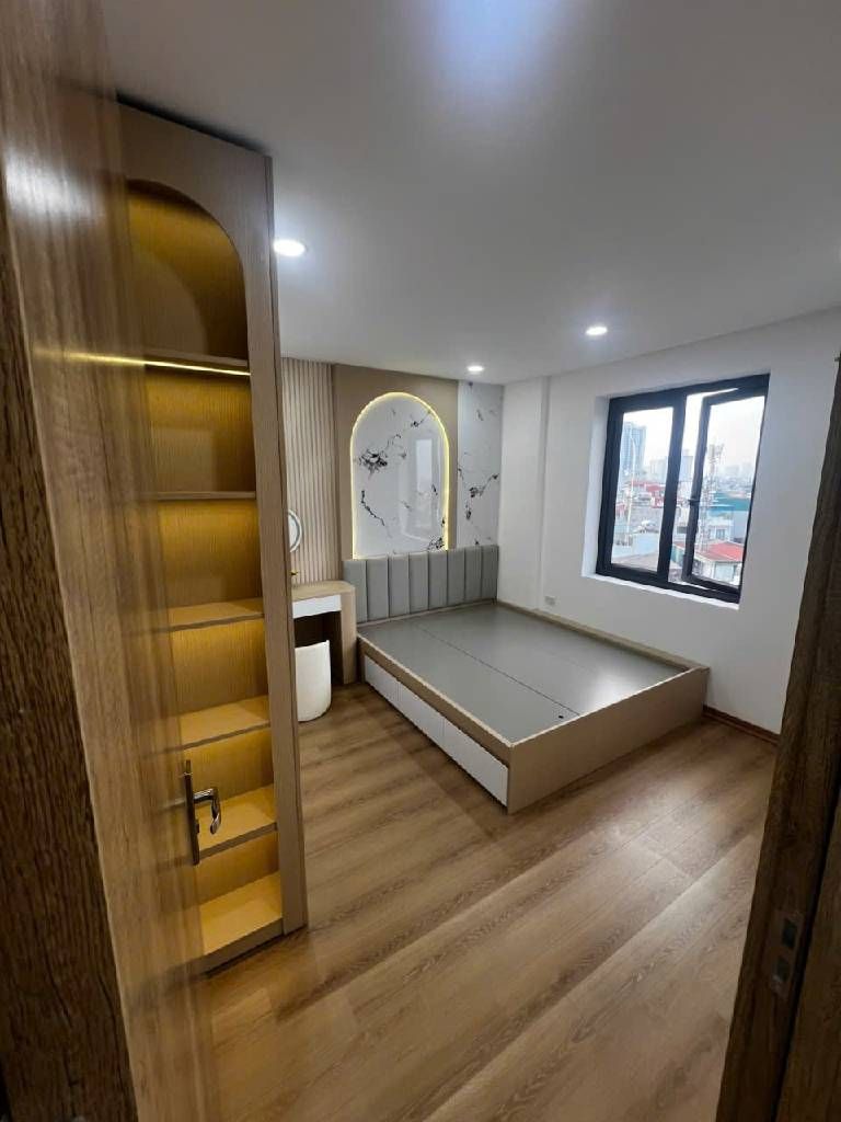 Bán nhà Tân Mai - diện tích 66,7m2 9 tầng - Nhà đẹp hiếm có - giá 5,7 tỷ