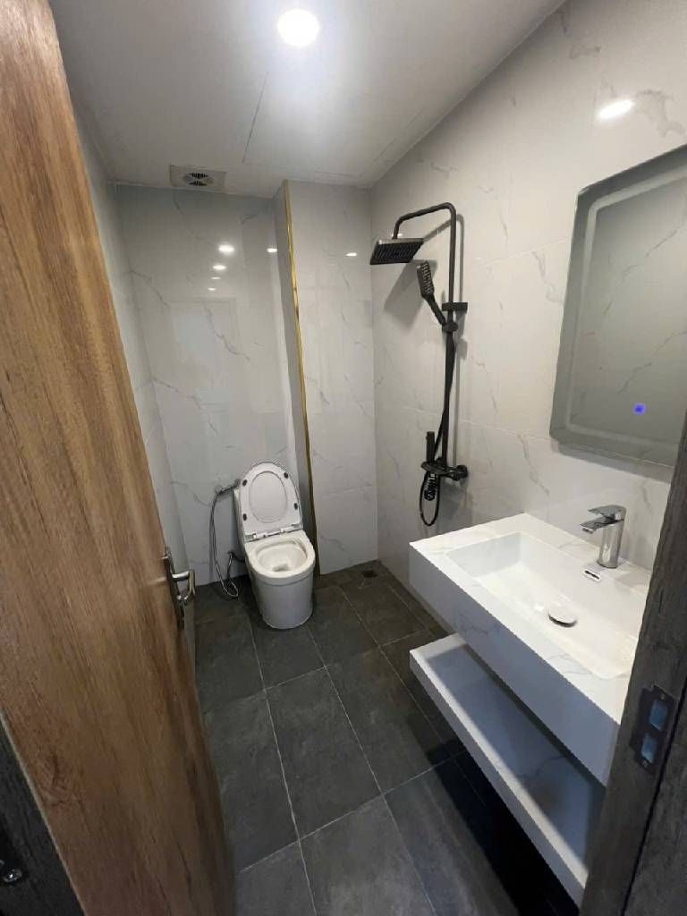 Bán nhà Tân Mai - diện tích 66,7m2 9 tầng - Nhà đẹp hiếm có - giá 5,7 tỷ