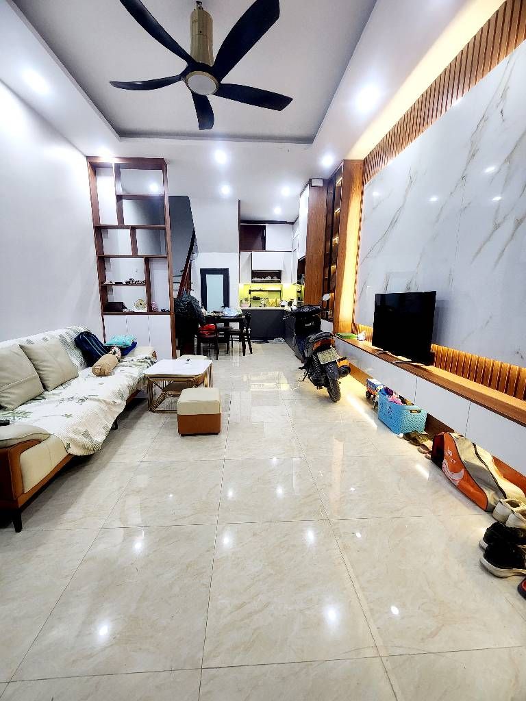 Bán nhà Định Công Thượng - diện tích 34.2m2 5 tầng - FULL CÔNG NĂNG - giá 10,2 tỷ