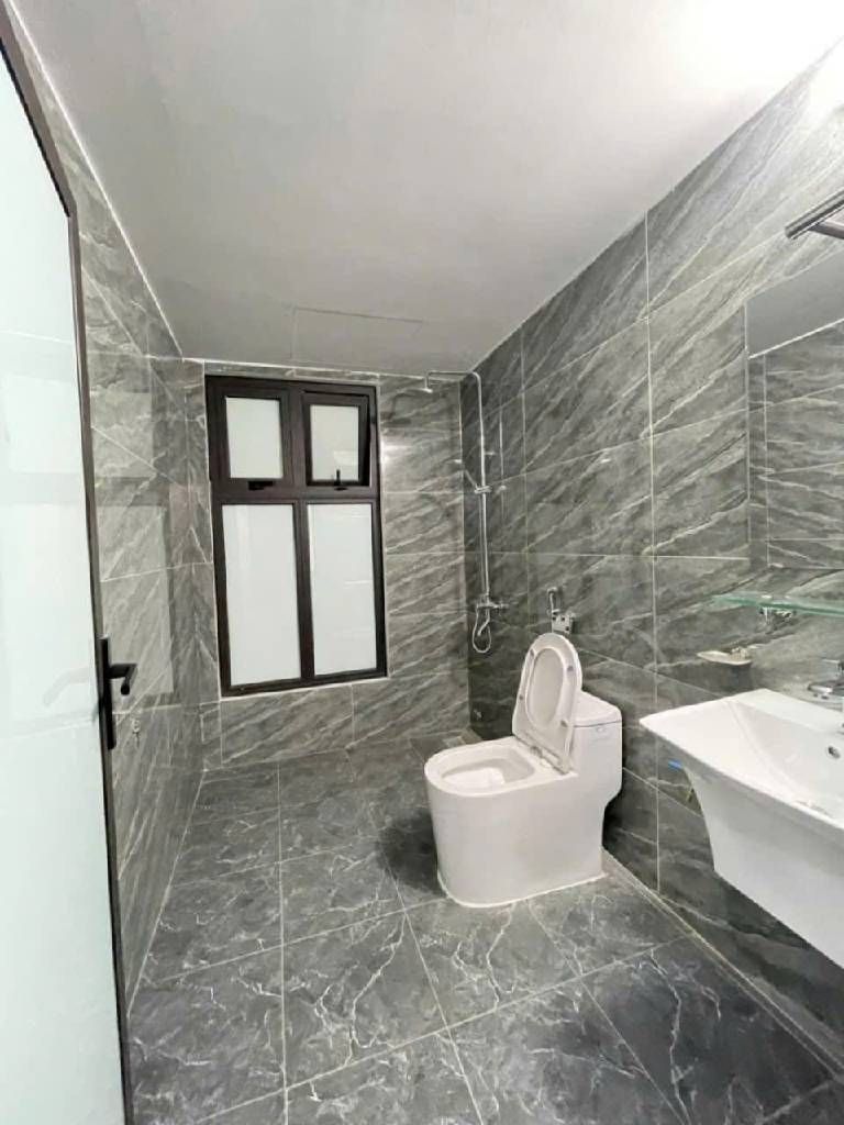 Bán nhà Định Công Thượng - diện tích 34.2m2 5 tầng - FULL CÔNG NĂNG - giá 10,2 tỷ