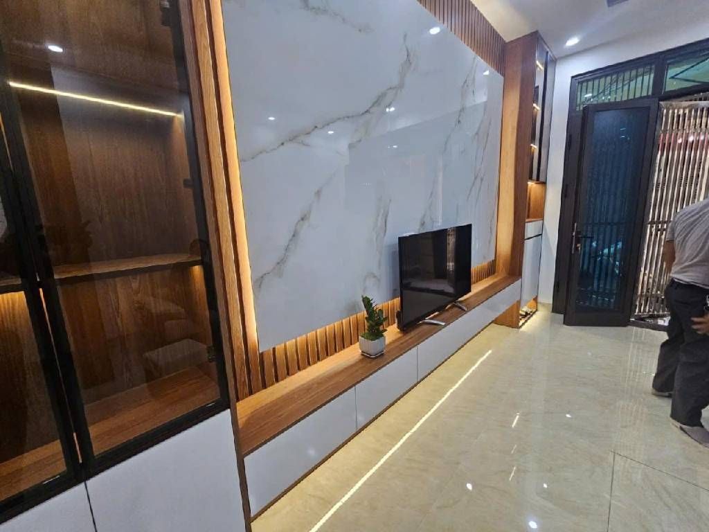 Bán nhà Định Công Thượng - diện tích 34.2m2 5 tầng - FULL CÔNG NĂNG - giá 10,2 tỷ