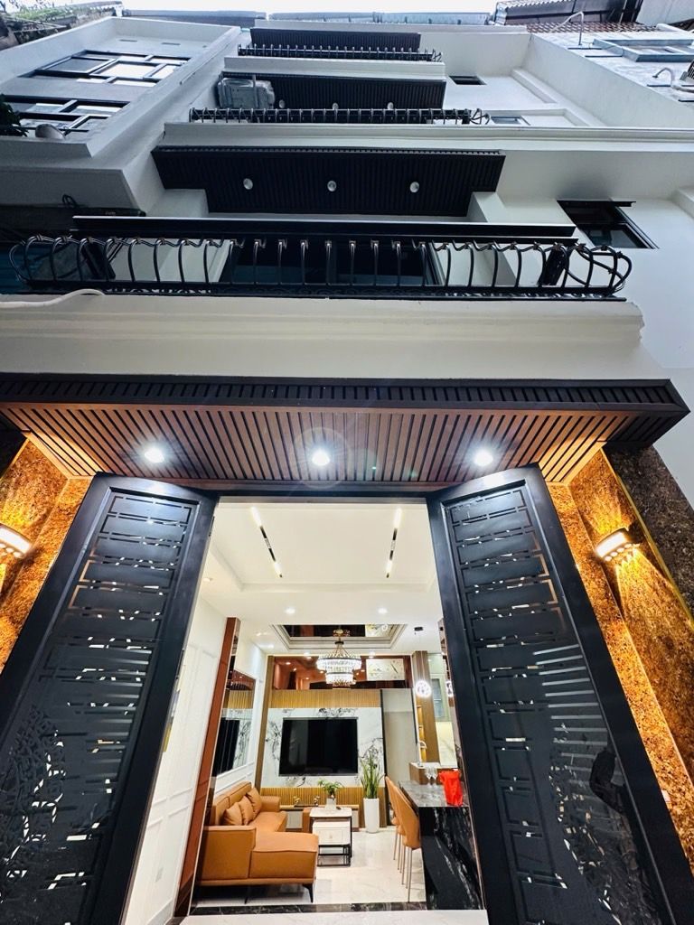 Bán nhà Trương Định - diện tích 47m2 5 tầng - NHÀ ĐẸP - THANG MÁY - TẶNG FULL NỘI THẤT SỊN - giá 11,8 tỷ