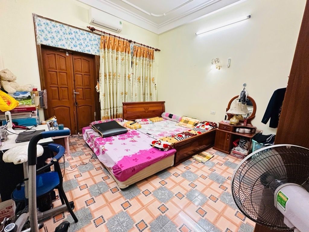 Bán nhà Tân Mai - diện tích 47m2 4 tầng - ô tô tránh - giá 16,5 tỷ