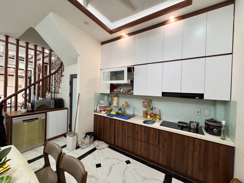 Bán nhà Bạch Đằng - diện tích 48.8m2 5 tầng - Lô góc, ngõ thông - giá 11,9 tỷ