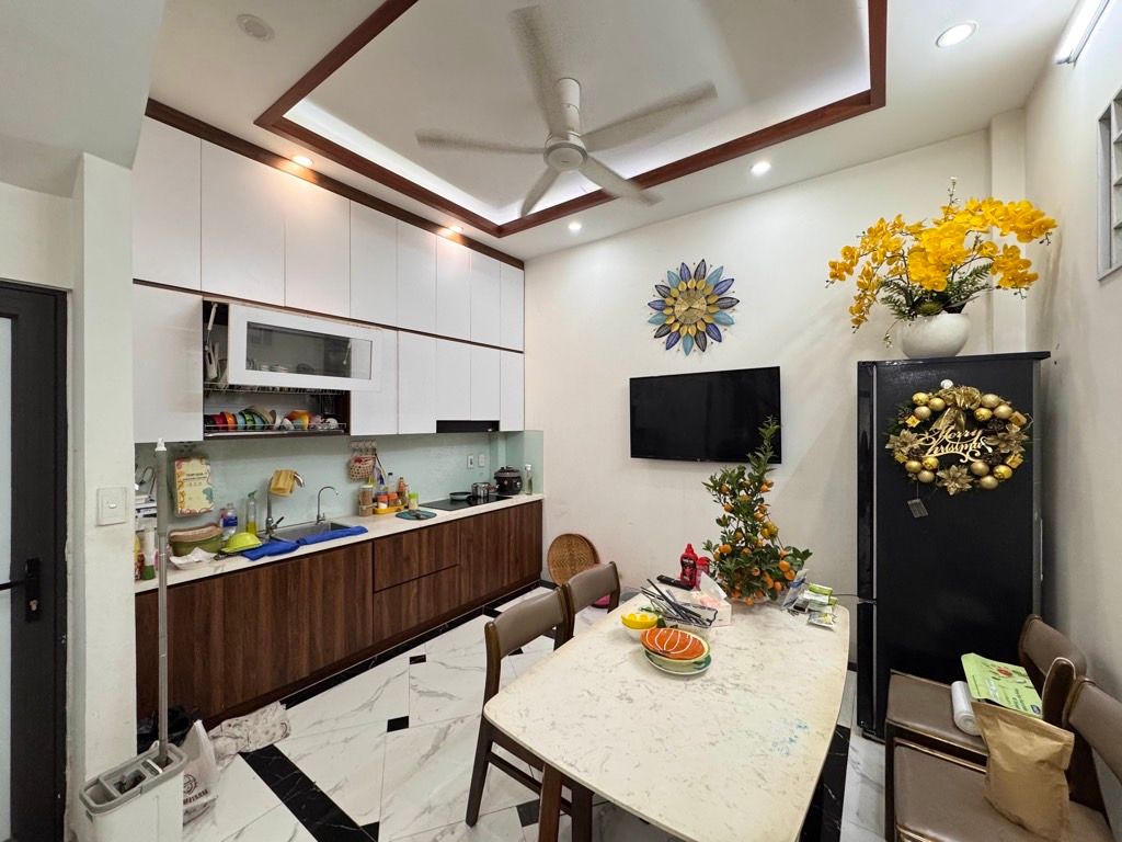 Bán nhà Bạch Đằng - diện tích 48.8m2 5 tầng - Lô góc, ngõ thông - giá 11,9 tỷ