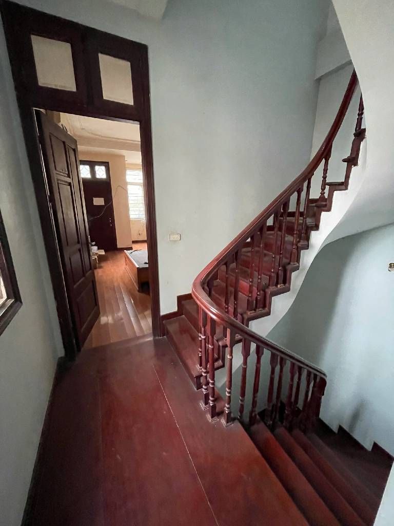 Bán nhà Nguyễn Trãi - diện tích 25.3m2 5 tầng - Mặt phố - vỉa hè rộng - lô góc - kinh doanh đỉnh - giá 14 tỷ