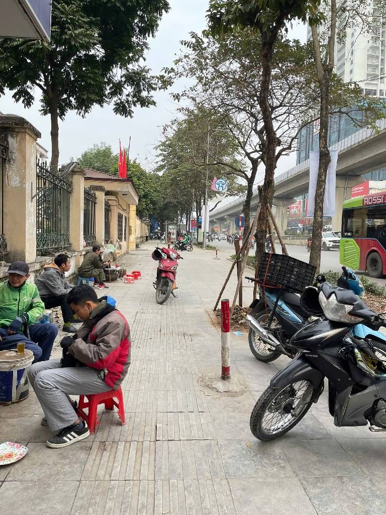 Bán nhà Nguyễn Trãi - diện tích 25.3m2 5 tầng - Mặt phố - vỉa hè rộng - lô góc - kinh doanh đỉnh - giá 14 tỷ